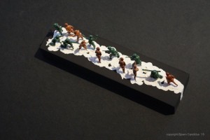 DEN LETZTEN BEISSEN DIE HUNDE / Acryl, Holz, Plastik / 2015